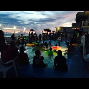 Meet your Posher, Elisah