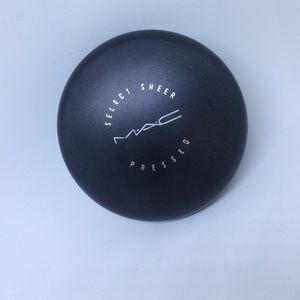 M.A.C Select Sheer Pressed NC30