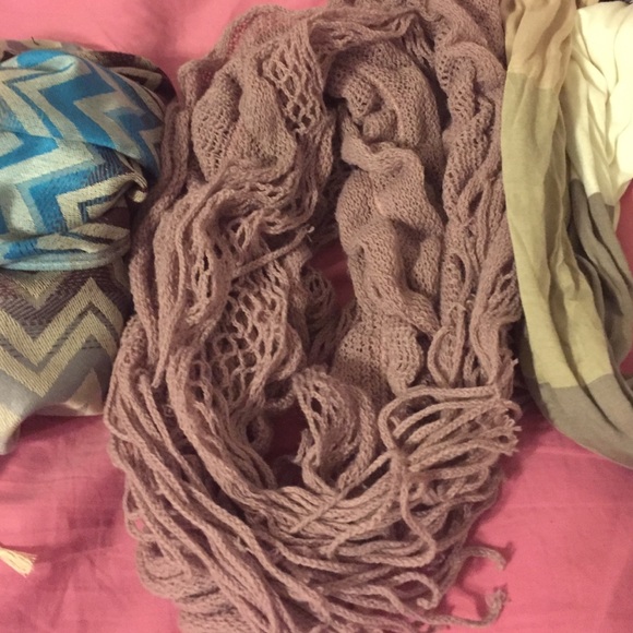 Scarfs - Picture 3 of 4