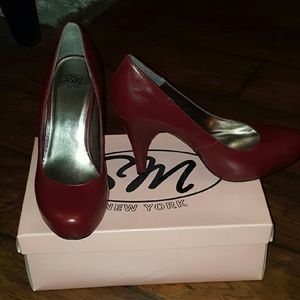 Round toe pumps