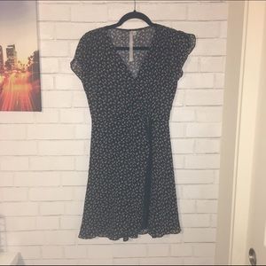 Urban outfitters- Floral zipped dress