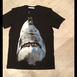 Givenchy t-shirt size L (M) not oversized