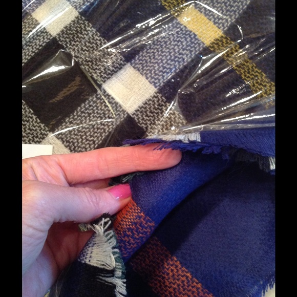 1 left! 2X HOST PIC❄️Royal blue big blankCLEARANCE - Picture 3 of 3