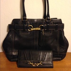 EUC COACH Black Pebbled Leather Purse with Wallet