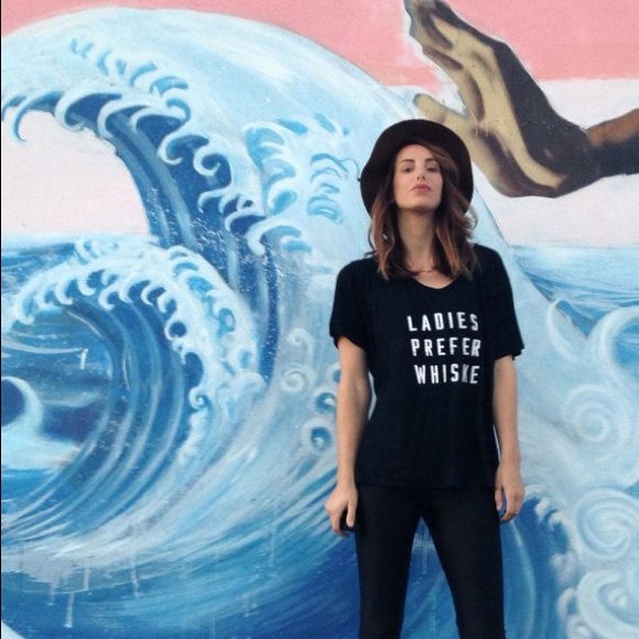 Ladies prefer whiskey oversized tee - Picture 3 of 3