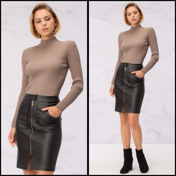 LAST 1! 🤗High waist zipper faux leather skirt - Picture 3 of 4