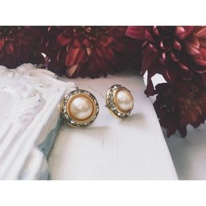 Vintage pearl and gold studs.