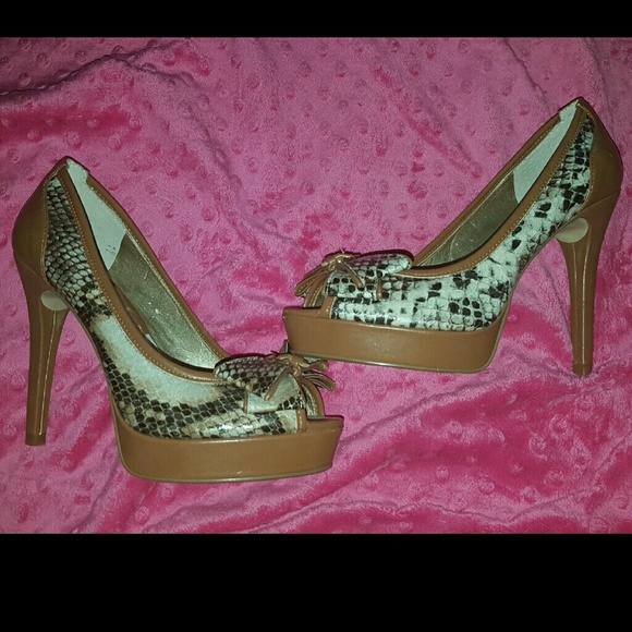 Beautiful Guess Snake Print Heels! NEW