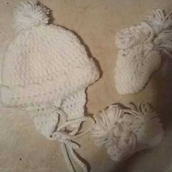 Baby Nwot hat n booties crochet