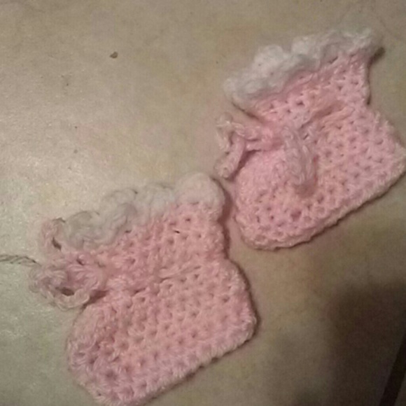 Crochet booties for baby