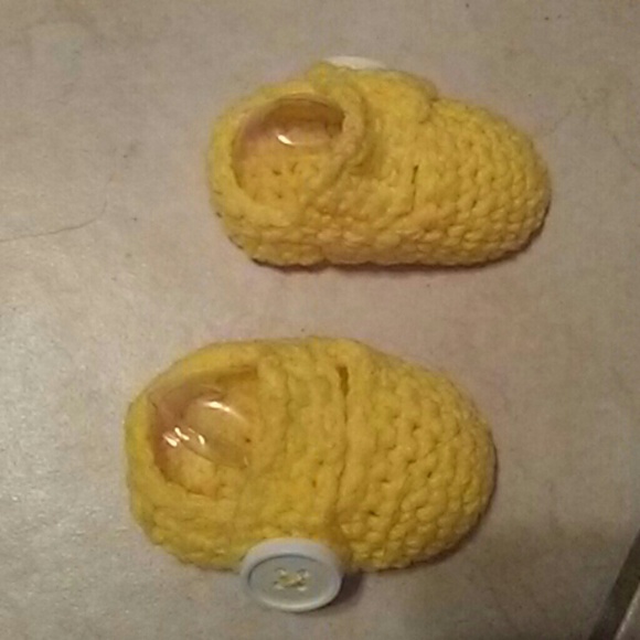 Crochet Lil yellow baby booties / shoes