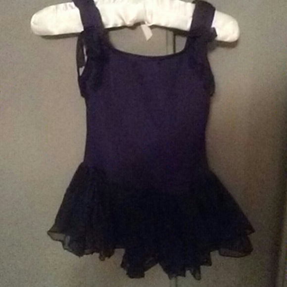 Girls dancing black suit