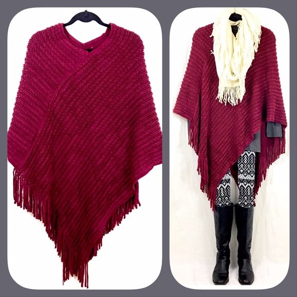 💕Host Pick!😍 Burgundy Solid Knit Fringe Poncho - Picture 2 of 3