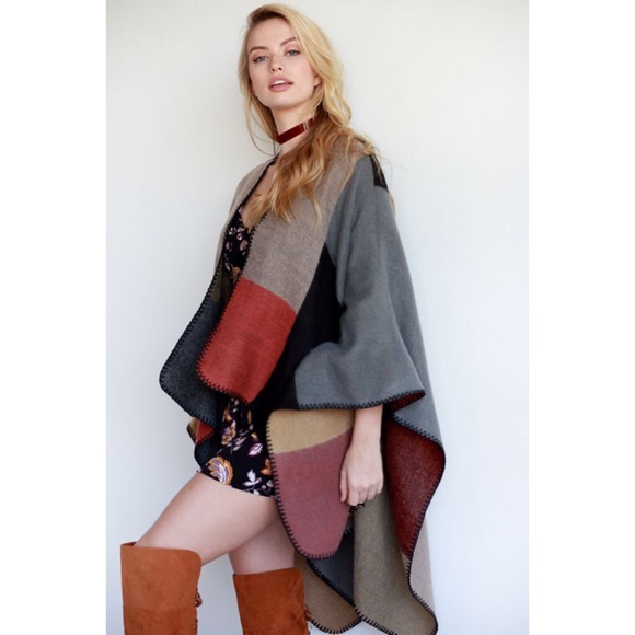 Accessories - ✨HP✨ New Arrival- Color Block Poncho