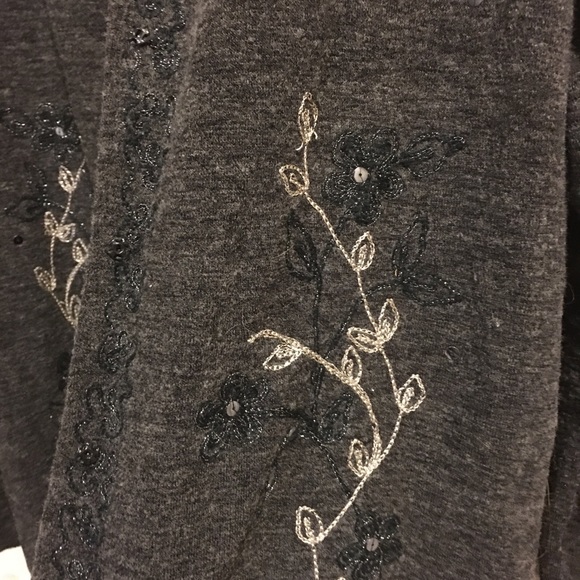 Sweet sweater with a touch of 'bling' - Picture 3 of 4