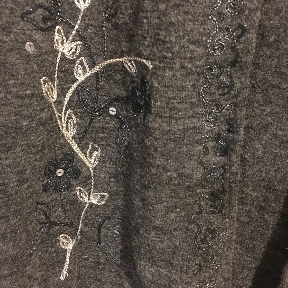 Sweet sweater with a touch of 'bling' - Picture 4 of 4