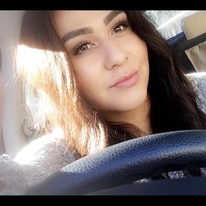 Meet your Posher, Alma