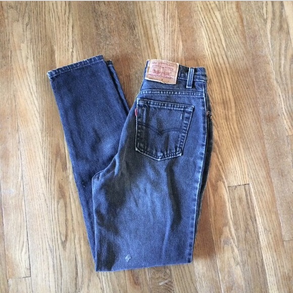 28 / 6 Levis High Waist Mom Jeans Vintage Black