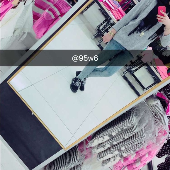 Meet your Posher, Roya - Picture 1 of 1