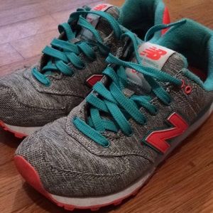 New balance tennis shoes