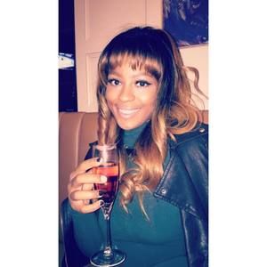 Meet your Posher, Simone