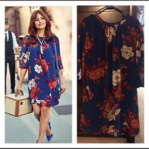 Eva Mendez blue with flower print dress