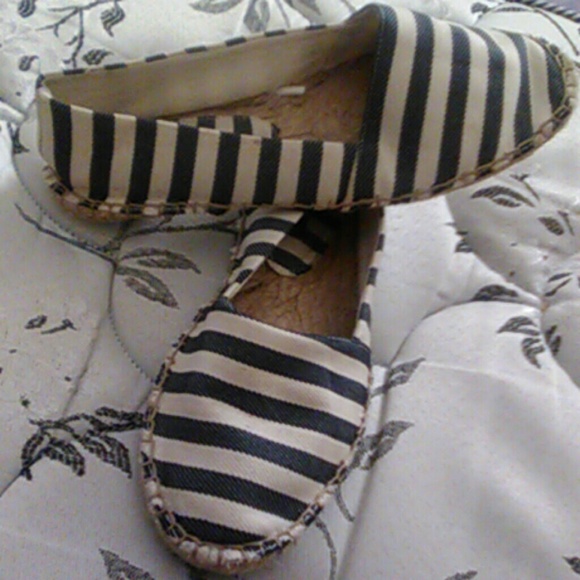 Flats - Picture 3 of 4