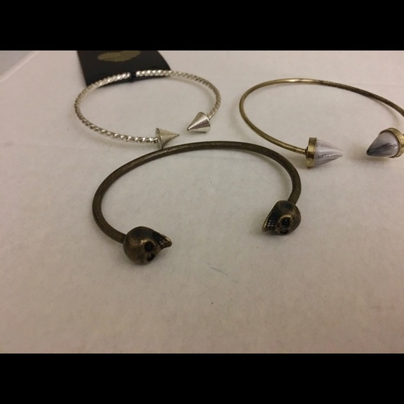 Brandy Melville lot of three fashion bracelets - Picture 1 of 3
