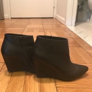 Black boogie wedges