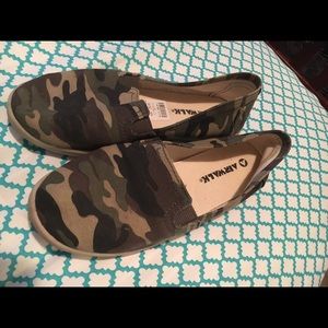 Size 5 1/2 shoes
