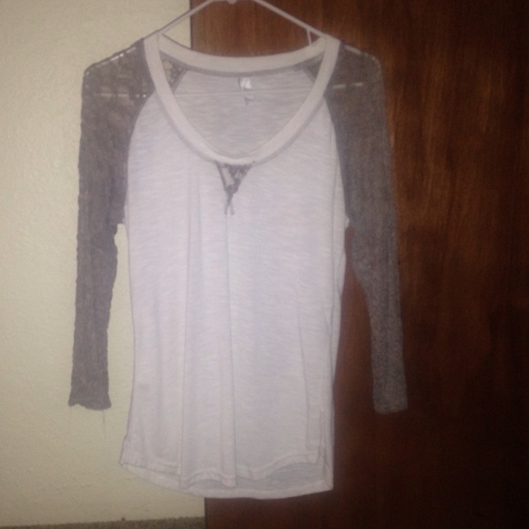 Casual laced sleeve top