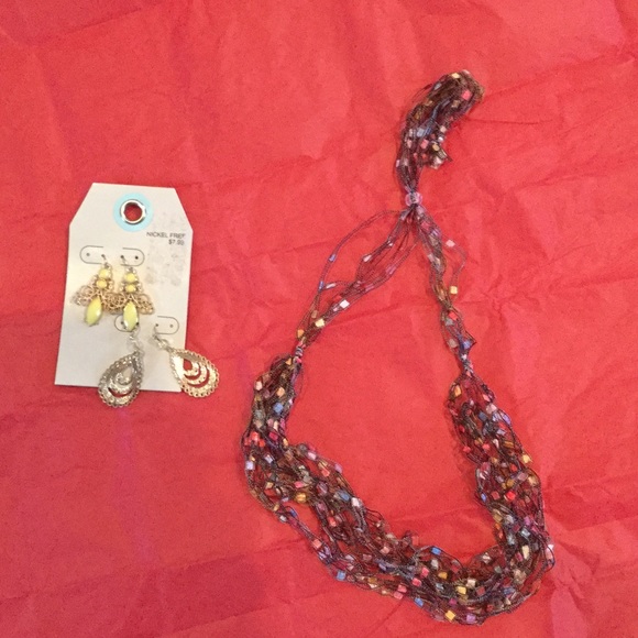 2 pair earrings and ribbon necklace