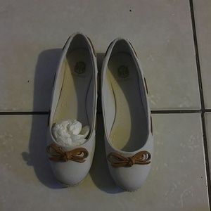 Women's shoes