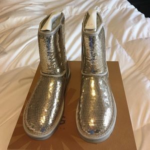 UGG short classic with sliver sequins. W7!