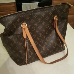 Louis Vuitton Totally MM handbag