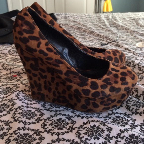 Leopard print wedges