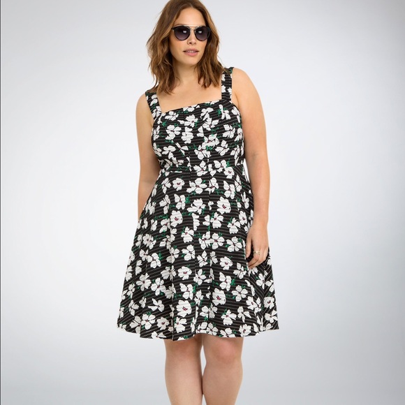 Torrid Floral Print Texture Skater Dress Plus Size - Picture 2 of 2