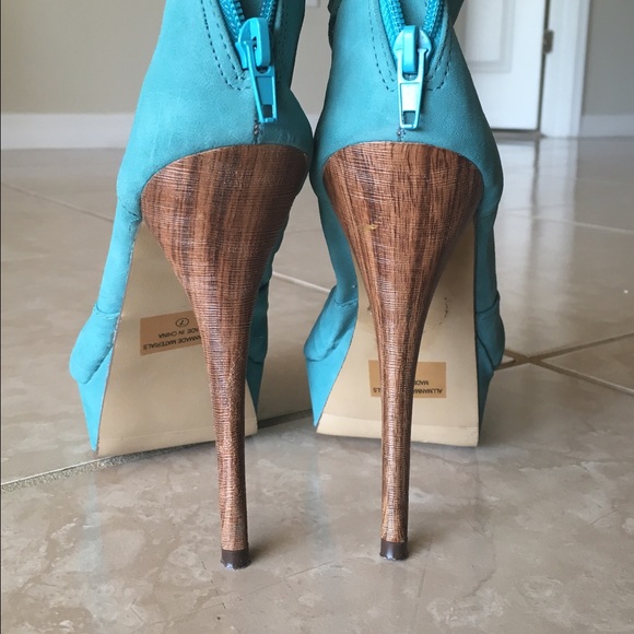 Stiletto Sandals and Clutch - Picture 4 of 4