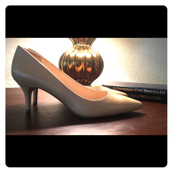 Nude Nine West Kitten Heels