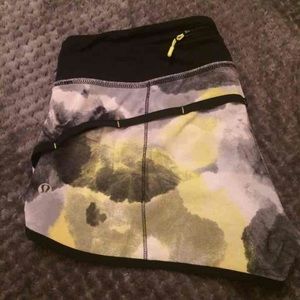 SOLD---Lululemon speeds size 6