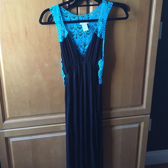 Maxi - Picture 2 of 3