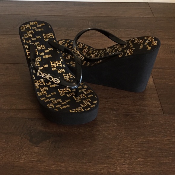 Bebe flip flops