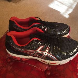 ASIC DUOMAX SIZE 11 RED AND BLACK GOOD CONDITION