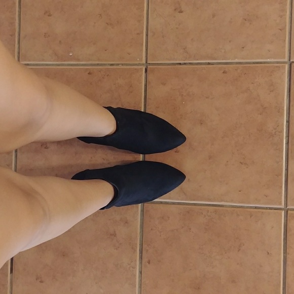 LAst Pair7 SALE PRICE FIRM🚨Ankle boot Black SUEDE - Picture 3 of 7