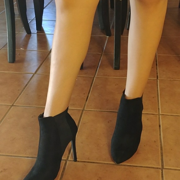 LAst Pair7 SALE PRICE FIRM🚨Ankle boot Black SUEDE - Picture 2 of 7