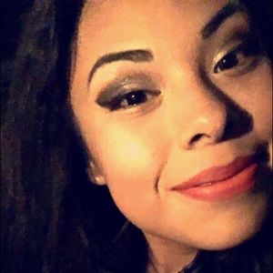 Meet your Posher, Yessica