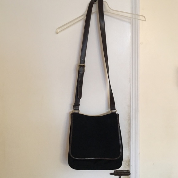 Women's saddle pocketbook