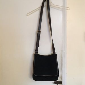 Women's saddle pocketbook