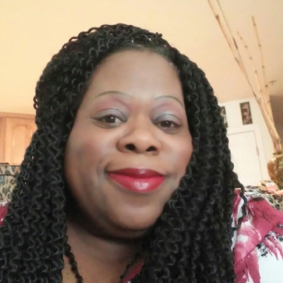 Meet your Posher, Joanne - Picture 1 of 1