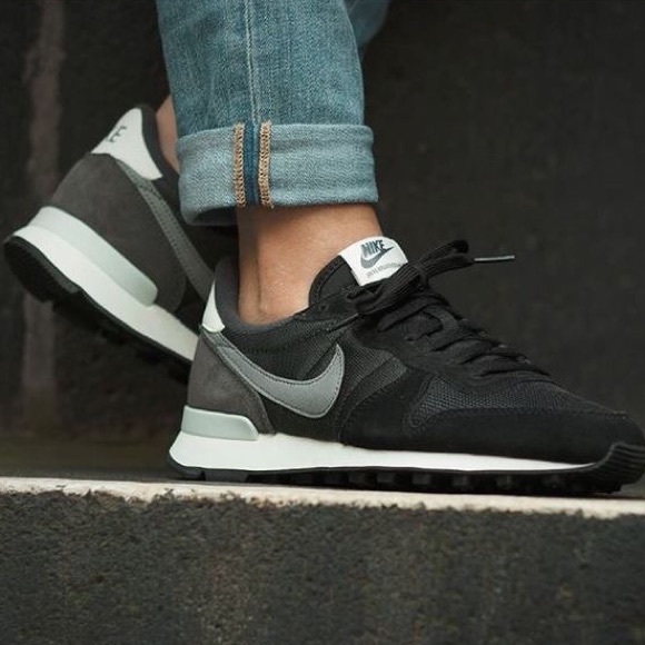 Nike internationalists